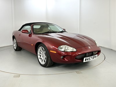 Lot 10 - 2000 Jaguar XKR Convertible