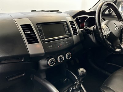 Lot 17 - 2008 Mitsubishi Outlander