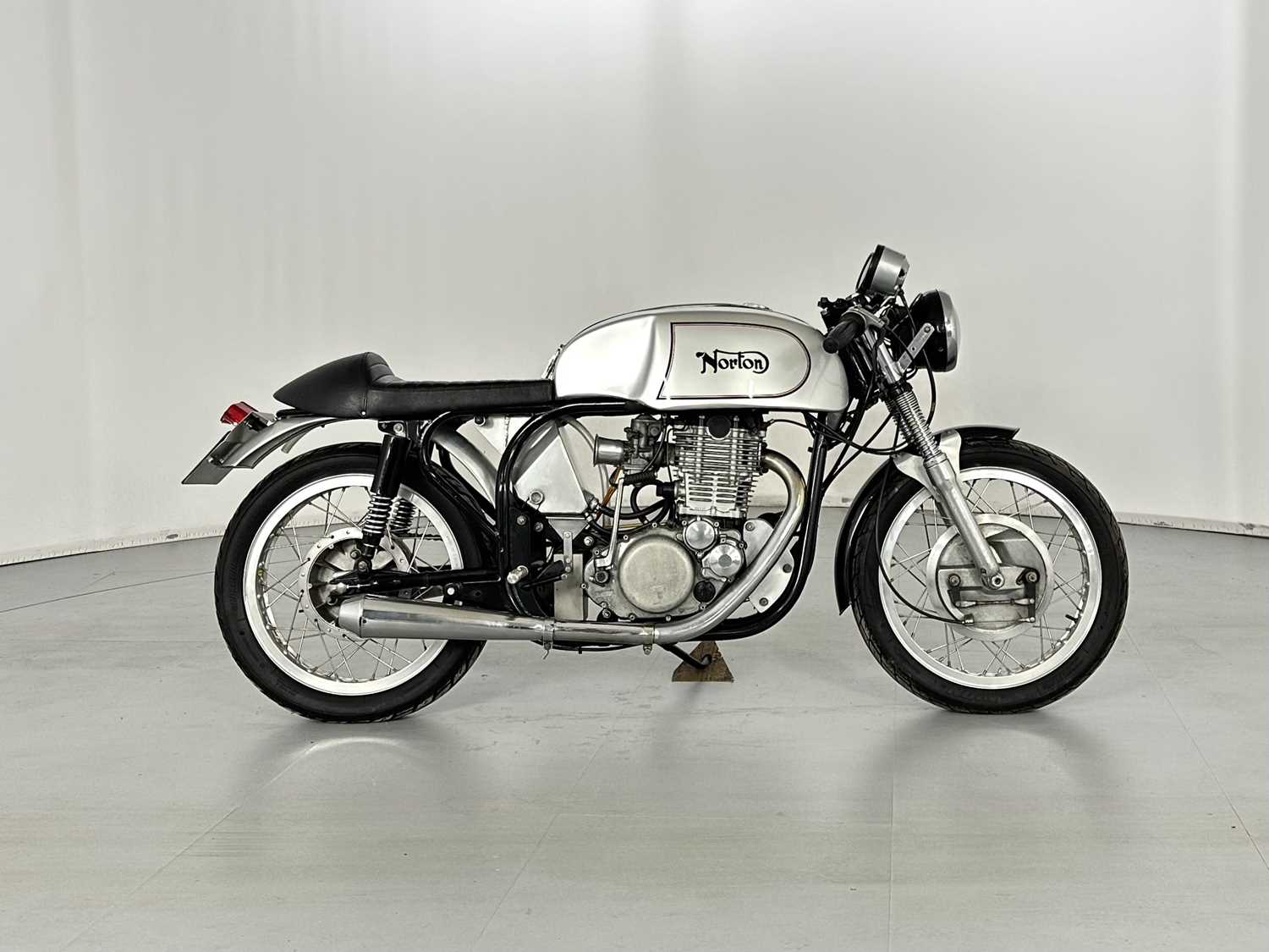 Lot 86 - 1964 Norton Manx 500cc
