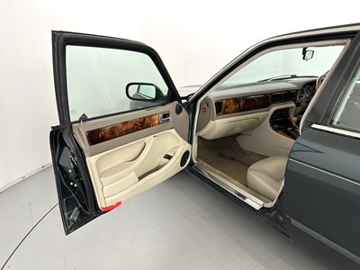 Lot 19 - 1997 Jaguar XJ Executive