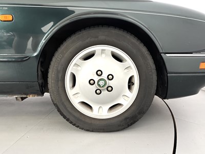 Lot 19 - 1997 Jaguar XJ Executive