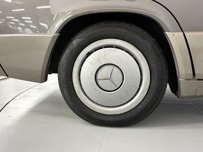 Lot 5 - 1990 Mercedes-Benz 190E