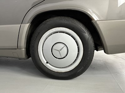Lot 5 - 1990 Mercedes-Benz 190E