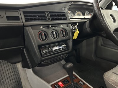 Lot 5 - 1990 Mercedes-Benz 190E