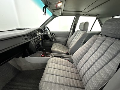 Lot 5 - 1990 Mercedes-Benz 190E