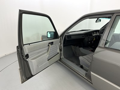 Lot 5 - 1990 Mercedes-Benz 190E