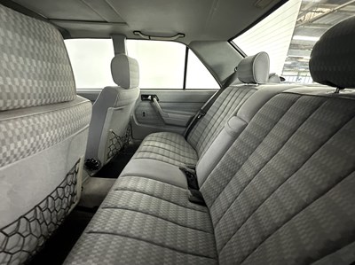 Lot 5 - 1990 Mercedes-Benz 190E