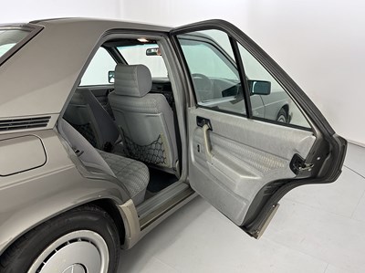 Lot 5 - 1990 Mercedes-Benz 190E