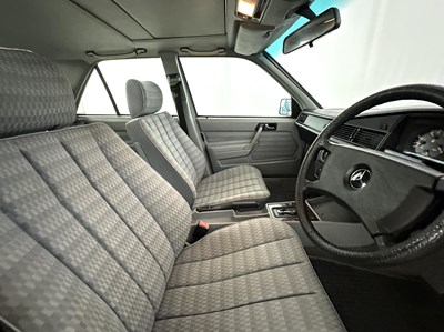 Lot 5 - 1990 Mercedes-Benz 190E