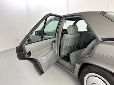 Lot 5 - 1990 Mercedes-Benz 190E