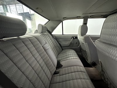 Lot 5 - 1990 Mercedes-Benz 190E