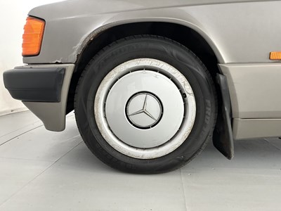 Lot 5 - 1990 Mercedes-Benz 190E