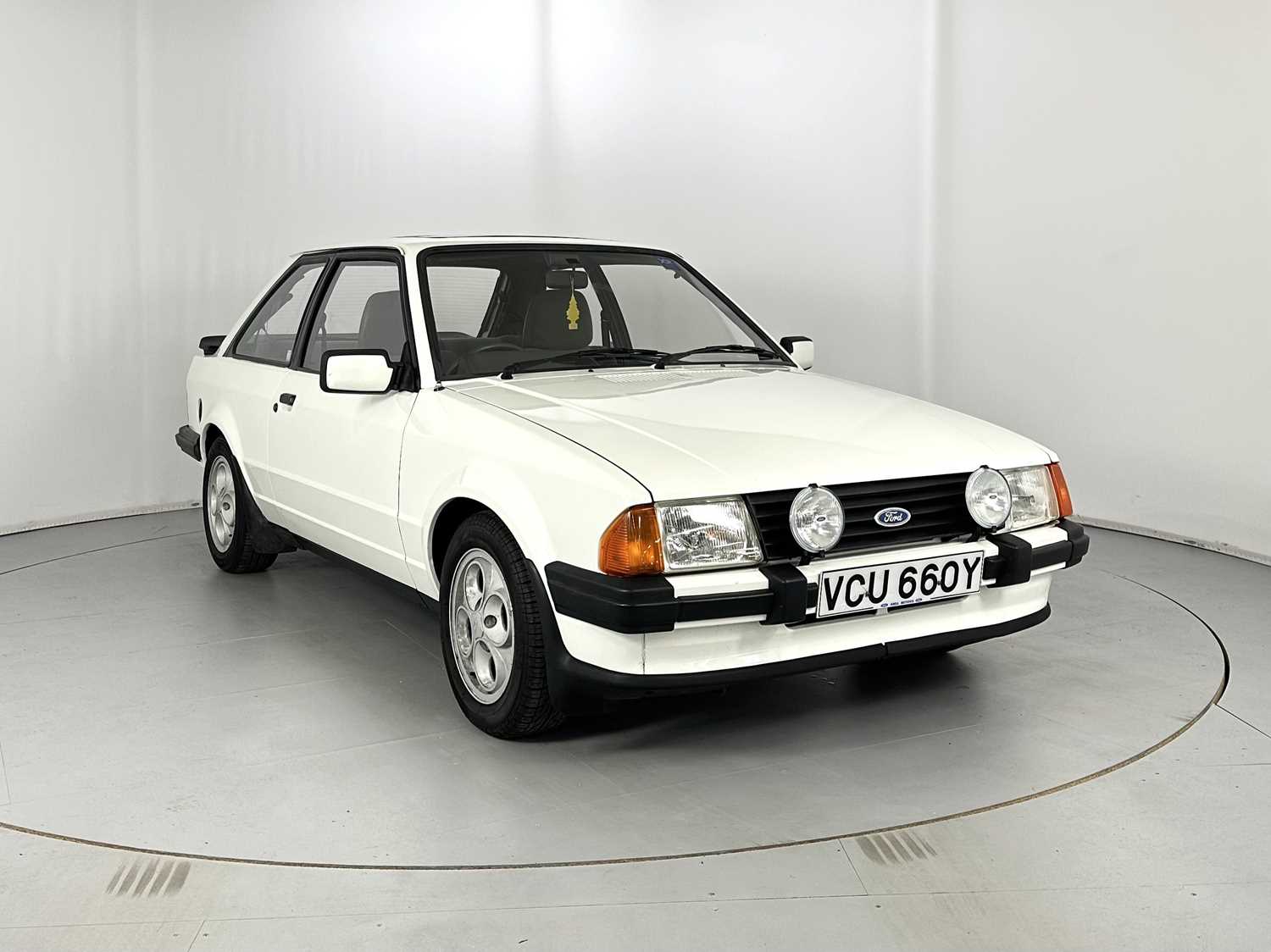 Lot 52 - 1983 Ford Escort XR3i