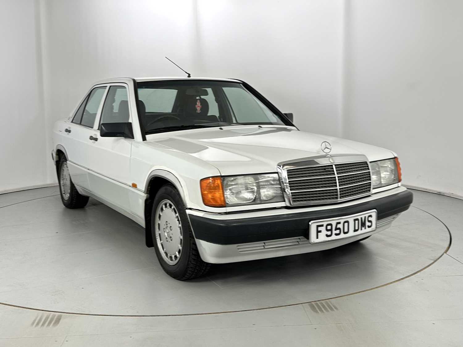 Lot 32 - 1989 Mercedes-Benz 190E