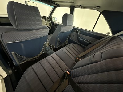 Lot 32 - 1989 Mercedes-Benz 190E