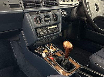 Lot 32 - 1989 Mercedes-Benz 190E