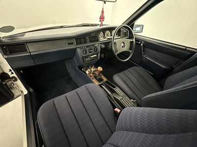 Lot 32 - 1989 Mercedes-Benz 190E