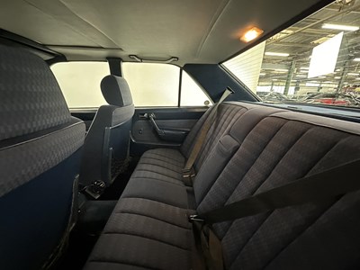 Lot 32 - 1989 Mercedes-Benz 190E
