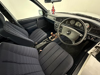 Lot 32 - 1989 Mercedes-Benz 190E