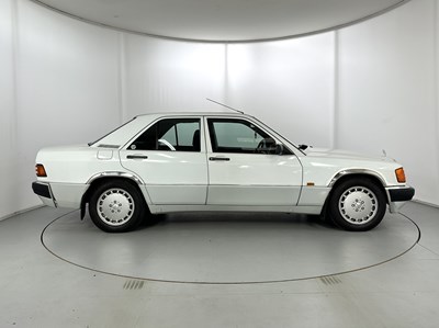 Lot 32 - 1989 Mercedes-Benz 190E