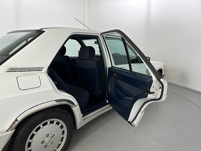 Lot 32 - 1989 Mercedes-Benz 190E