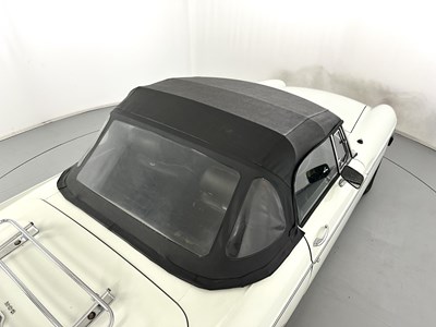 Lot 4 - 1977 MG B Roadster