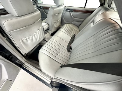 Lot 24 - 1993 Mercedes-Benz 200E