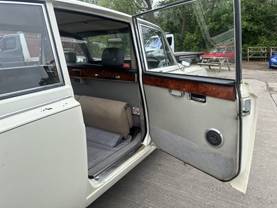 Lot 73 - 1986 Daimler DS420 Limousine