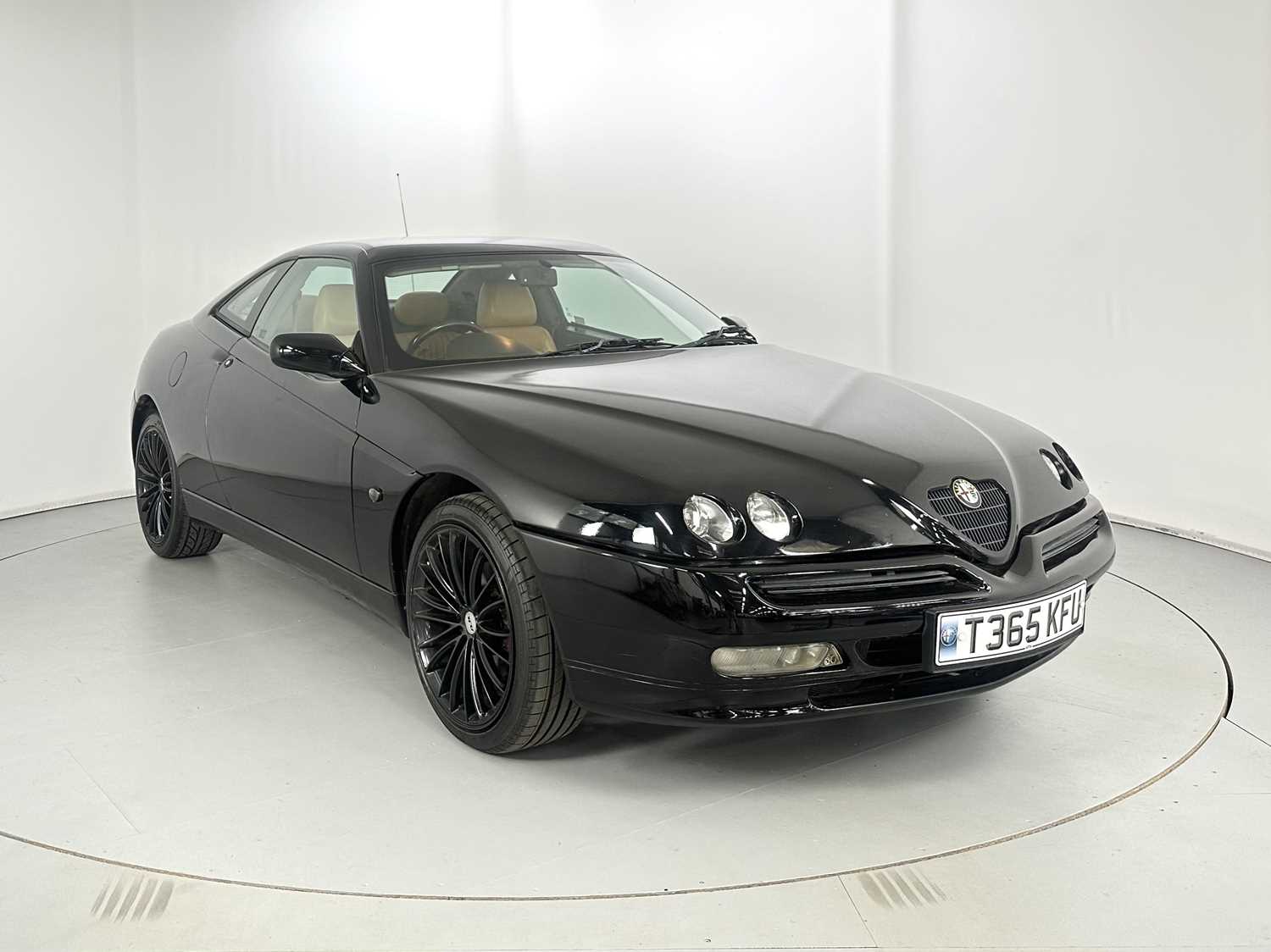 Lot 18 - 1999 Alfa Romeo GTV Lusso
