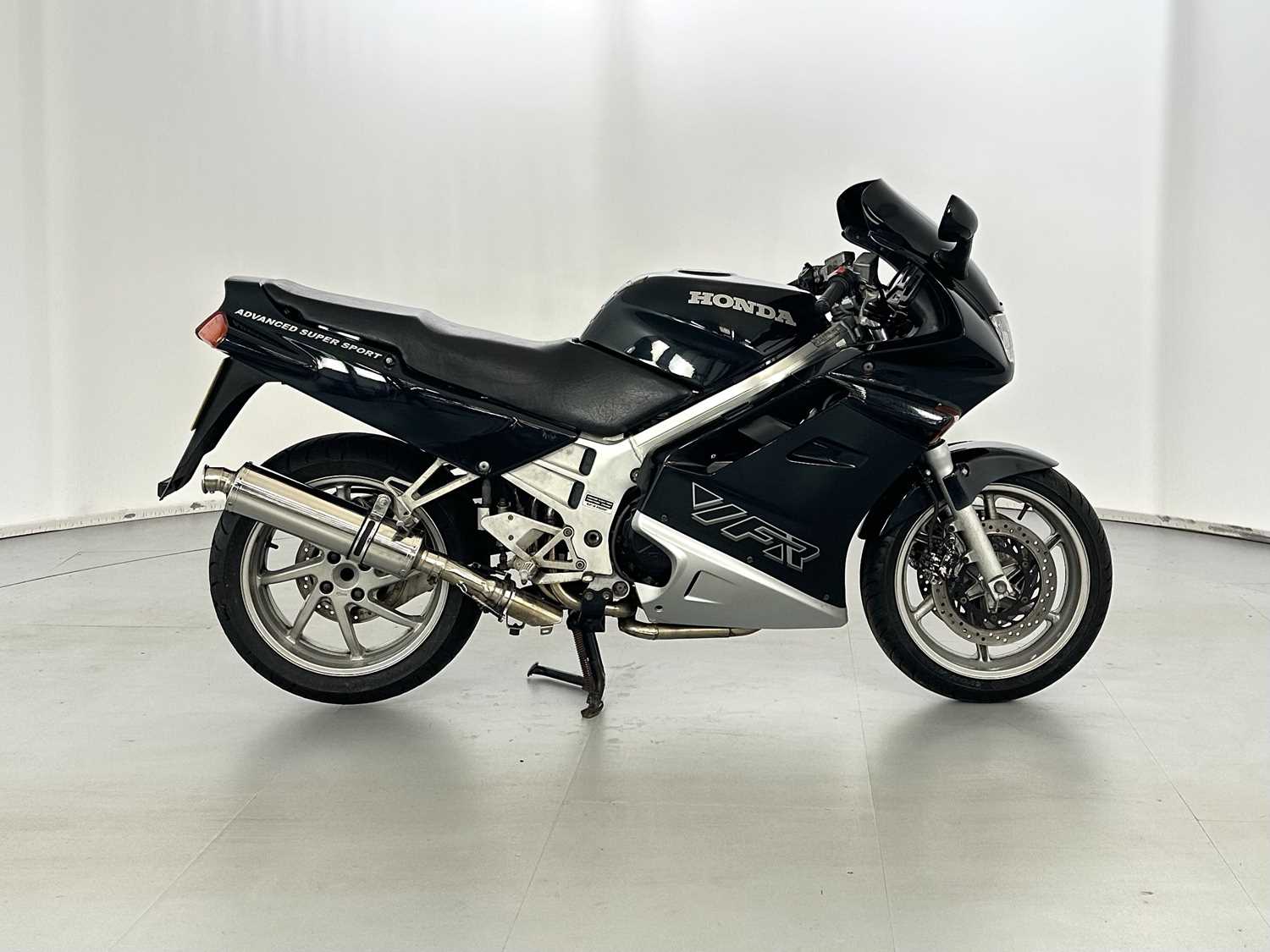 Lot 57 - 1993 Honda VFR 750
