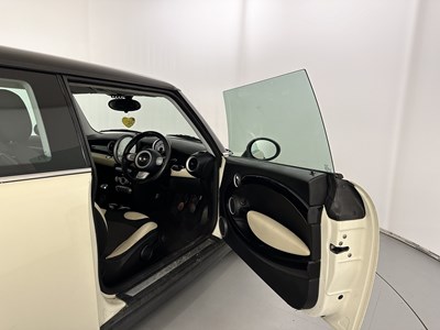 Lot 28 - 2009 Mini Cooper