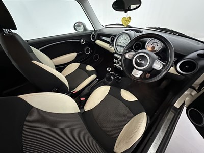 Lot 28 - 2009 Mini Cooper