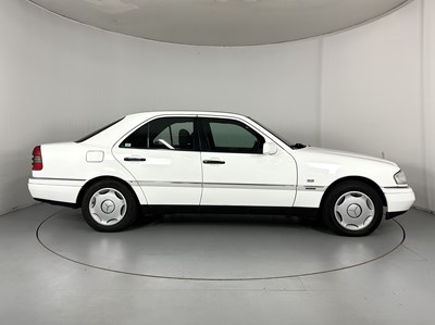 Lot 147 - 1996 Mercedes-Benz C220