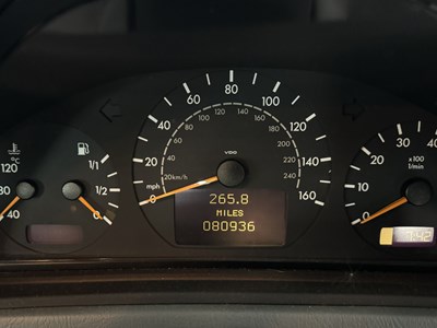 Lot 160 - 2001 Mercedes CLK320