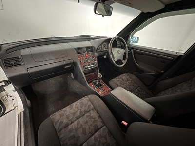 Lot 86 - 1998 Mercedes-Benz C200
