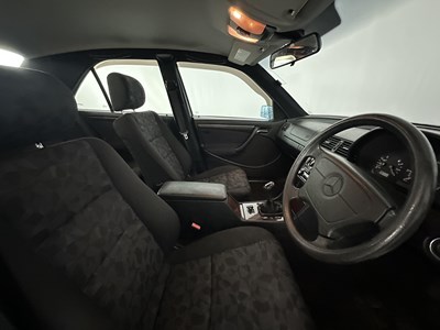 Lot 86 - 1998 Mercedes-Benz C200