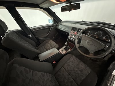Lot 86 - 1998 Mercedes-Benz C200