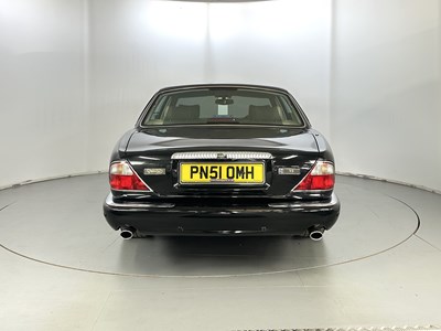 Lot 52 - 2001 Daimler V8 LWB
