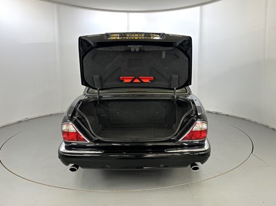 Lot 52 - 2001 Daimler V8 LWB