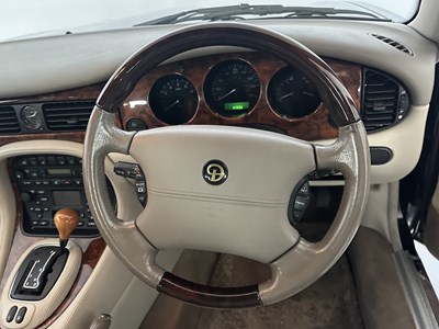 Lot 52 - 2001 Daimler V8 LWB