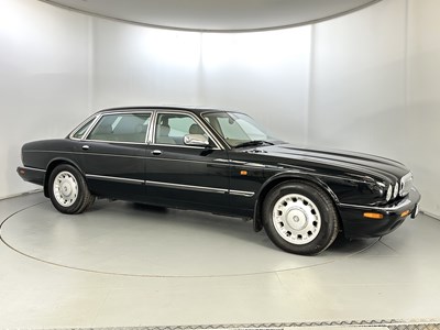 Lot 52 - 2001 Daimler V8 LWB