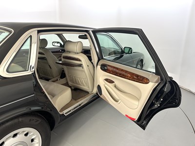 Lot 52 - 2001 Daimler V8 LWB