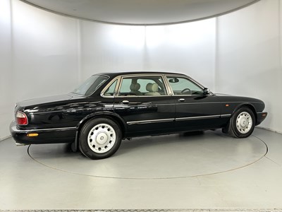 Lot 52 - 2001 Daimler V8 LWB