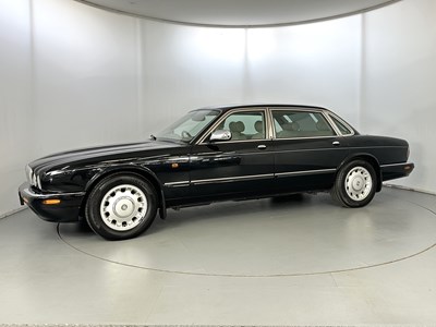Lot 52 - 2001 Daimler V8 LWB