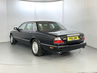 Lot 52 - 2001 Daimler V8 LWB