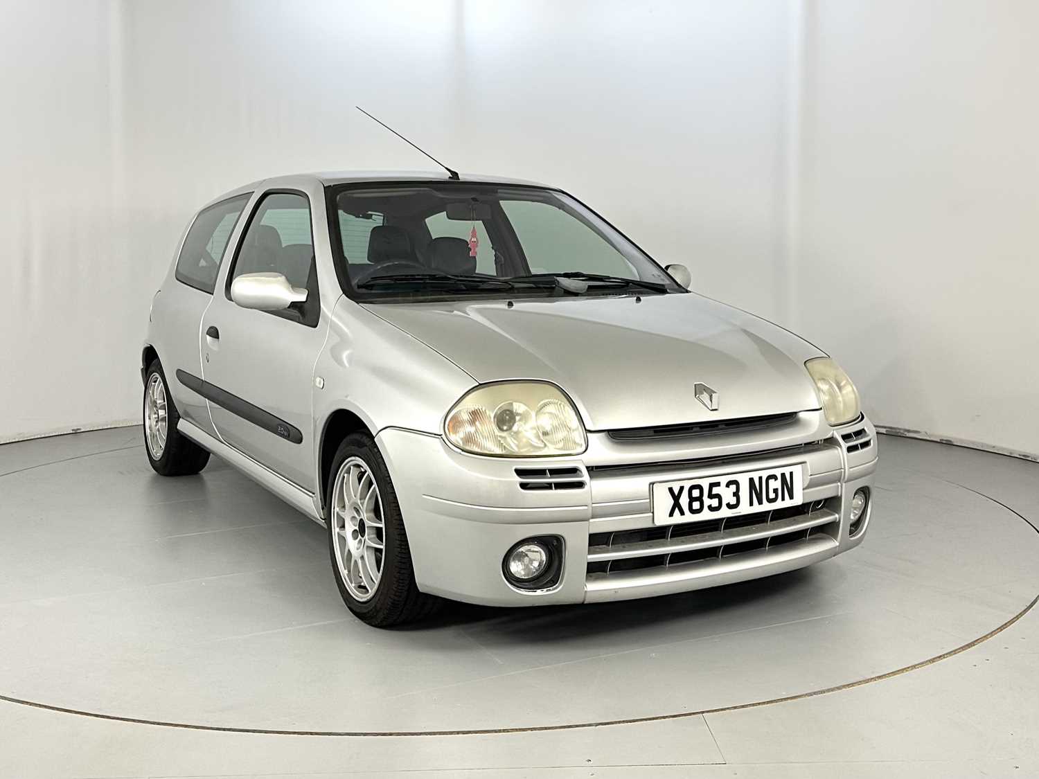 Lot 125 - 2000 Renault Clio 172