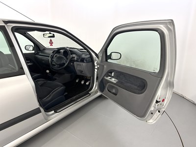 Lot 125 - 2000 Renault Clio 172