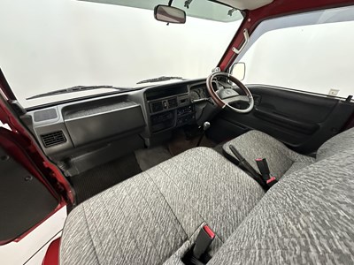 Lot 74 - 1997 Mazda E2000