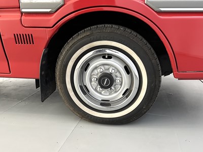 Lot 74 - 1997 Mazda E2000