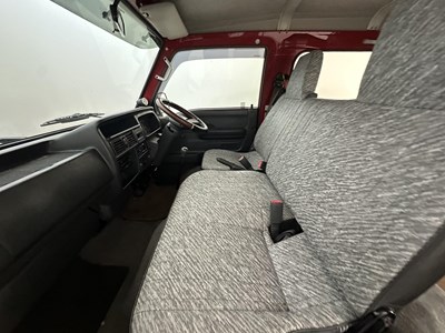Lot 74 - 1997 Mazda E2000
